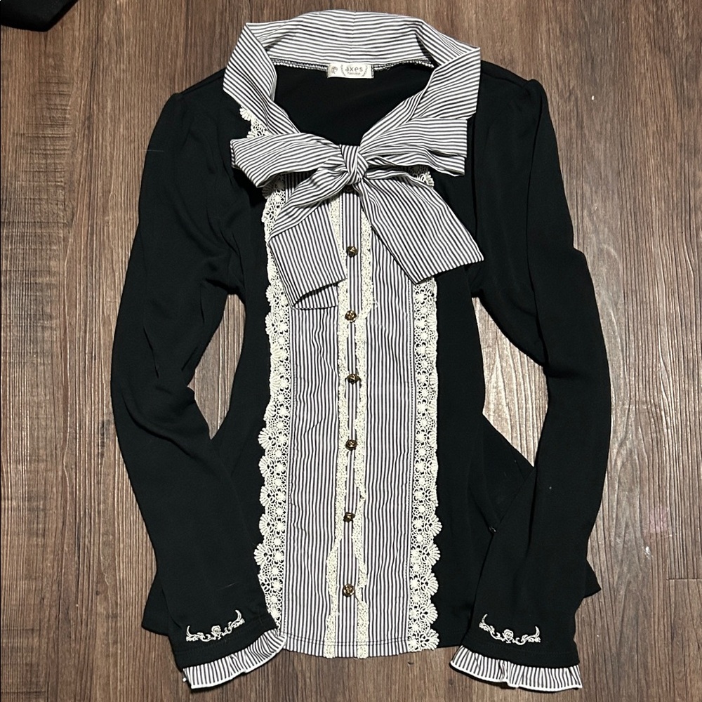 axes femme dark coquette ribbon top